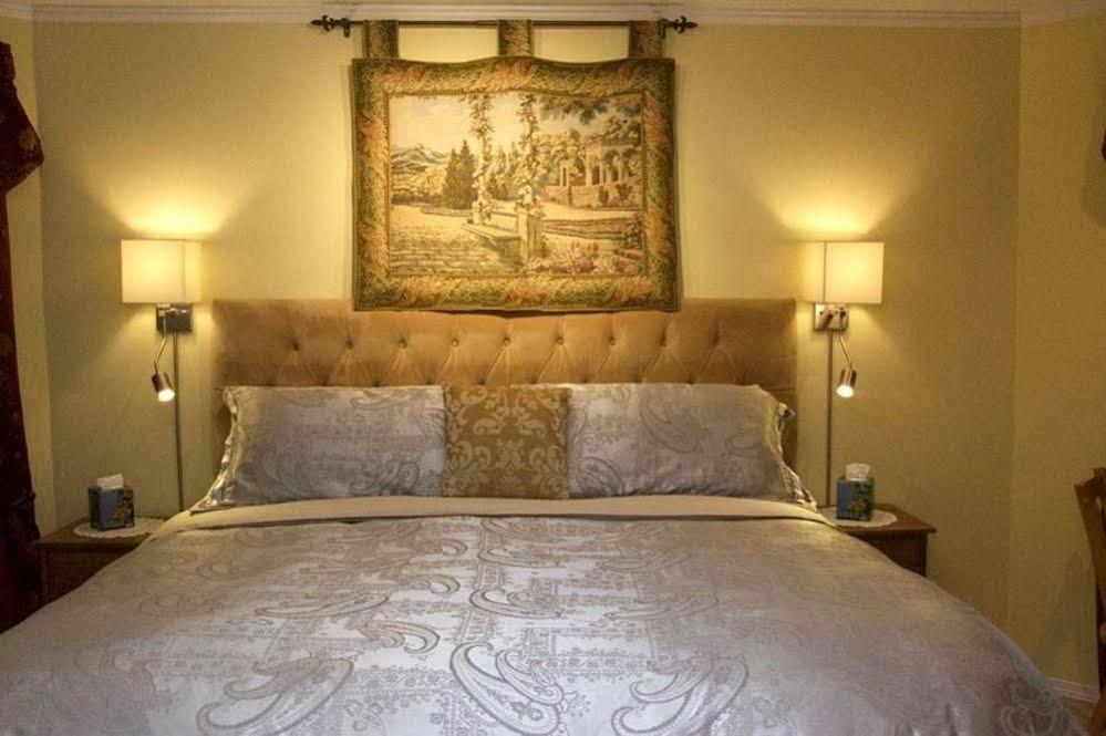 Enchanter Ocean View Suites Madeira Park エクステリア 写真
